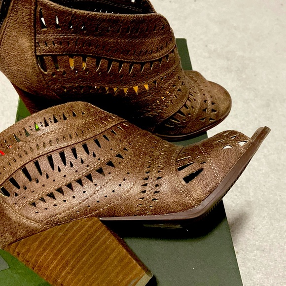 Worn 1x Sexy Brown Cut out Leather Booties🔥 - Picture 2 of 4